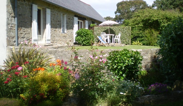 Self-contained apartment in former farmhouse converted into gîtes