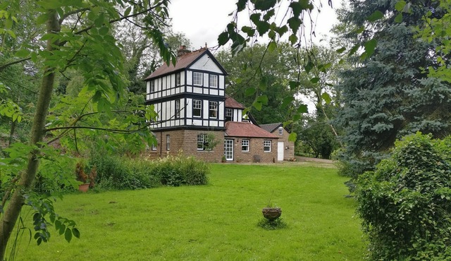 Self contained ground floor flat in peaceful location, excellent views and walks