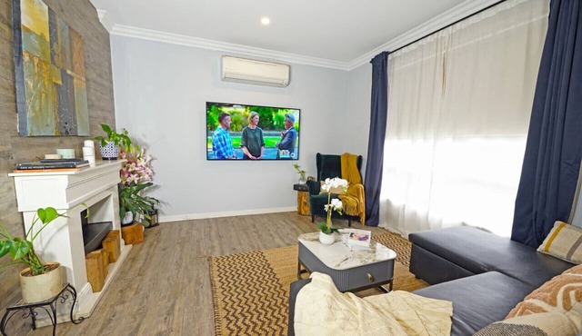 Self-contained Home 3BR Fawkner