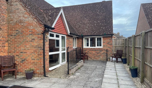 Self contained large annexe near Stonehengenn