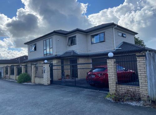 Self Contained Room in Hillsborough