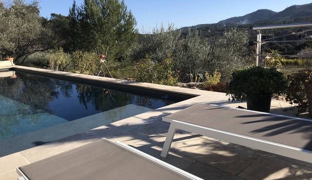 Self-contained studio with swimming pool between the sea, the Gorges du Verdon and the lakes