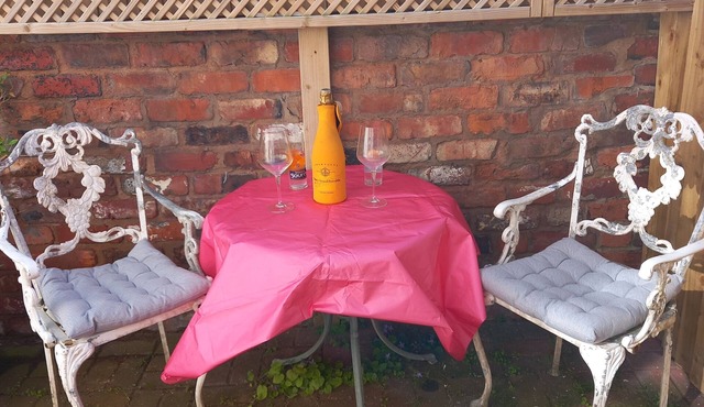 Self-contained Stunning Annex/cottage, with parking + a south west courtyard.