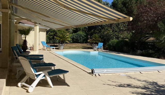 Self contained villa in Salviac, Lot. Sleeps 6 with private pool.