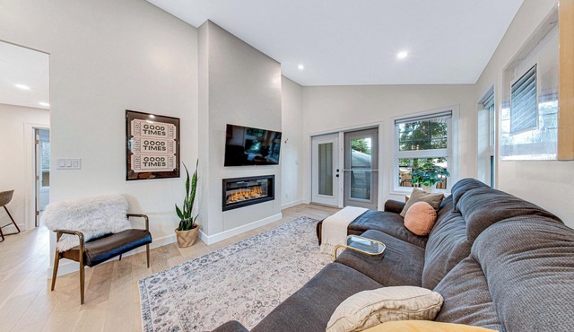Selina's House - 2 Bed 2 Bath - Gordie Howe Arena - Beautiful Modern Build
