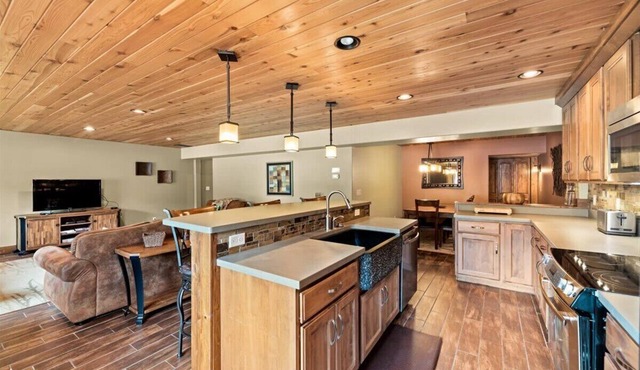 Selkirk Lodge at Cavanaugh's