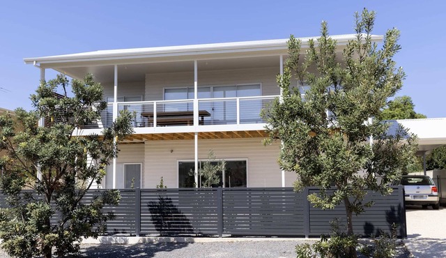 SELLICKS BEACHSIDE RETREAT unwind by the sea