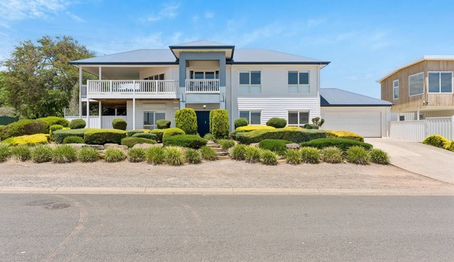 Sellicks Sea View - Large Coastal Home with Sweeping Views of the Sea and Hills