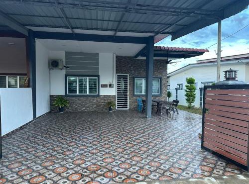 Semi-D Homestay Triang