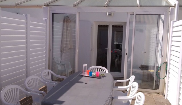 Semi-detached house for 6 to 8 people 500m from the beach