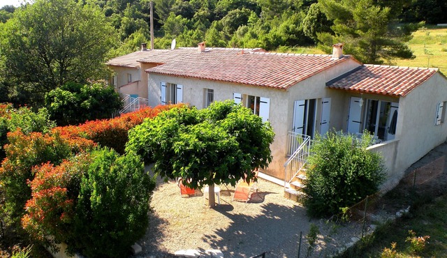 Semi-detached gîtes near the lower gorges of the Verdon Pets welcome