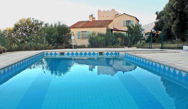SEMI-DETACHED HOUSE with swimming pool, spa, sea and mountain views