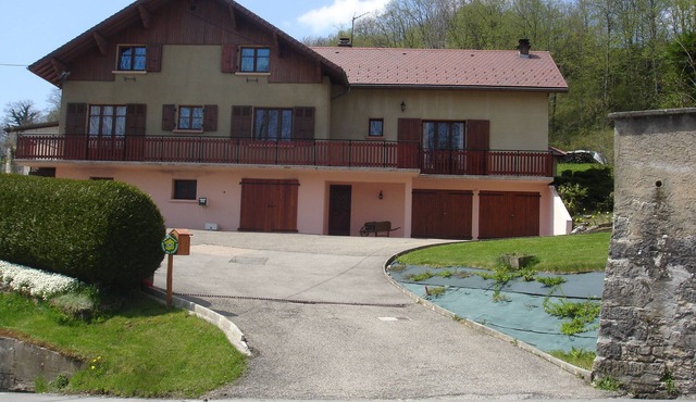 Semi-detached house with exceptional view -Gîte au coeur du village