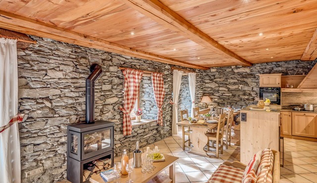 Semi-detached chalet 16 people 7 bedrooms, ski in/ski out Tignes les Brévières