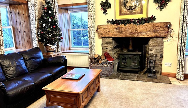 Semi Detached Cottage Sleeps up to 4 guests in 2 bedrooms