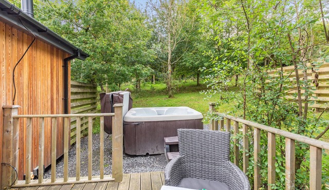 Semi-detached deluxe lodge offering the perfect romantic retreat for couples.