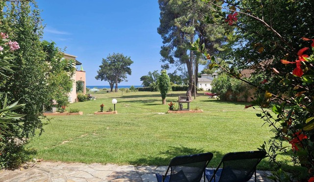 Semi-detached house T3, sleeps 4 to 6, sea view.