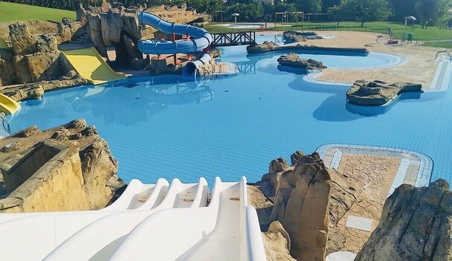 Semi-detached house 6Kms from Logroño, with breakfast and pool! In wild nature.