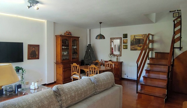 Semi-detached house in quiet urbanization and 5 minutes from the center of Jaca.