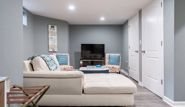 Semi Private cozy studio near downtown.