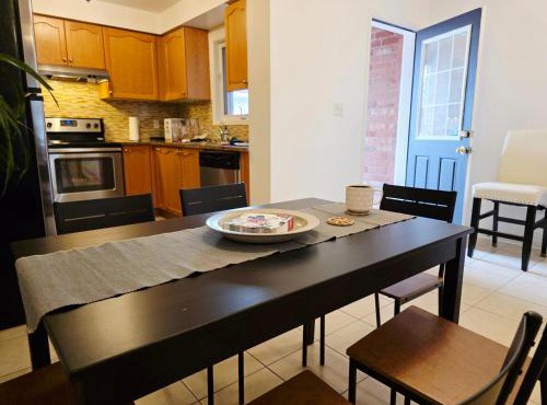 Semi-Private Townhouse - 3 Bedrooms - 4 beds - Free Parking, Wifi, Netflix
