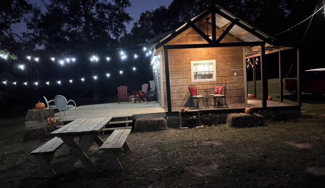Semi secluded small house with loft. Near I-20 between Dallas and Shreveport.
