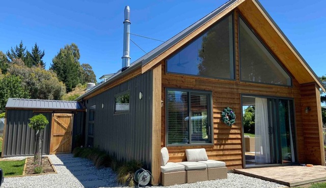 Semi Self-Sufficient, Pet and Family Paradise