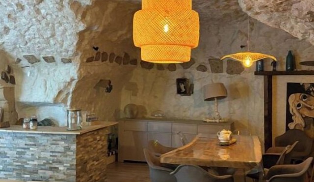 Semi-troglodyte gite near Amboise