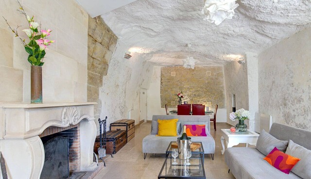 Semi-troglodyte house between the Loire and the castles