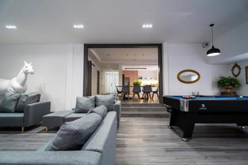 Senai - Spacious & Mahjong & Billiards & KTV #4BR5B #30-35 pax by Cowidea