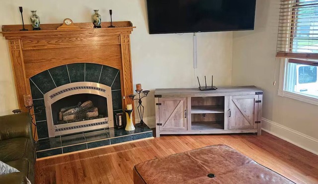 Seneca Heights Oasis with Hot Tub