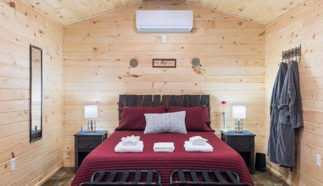 Seneca Hideaway/Romantic Getaway Cabin/Hot Tub