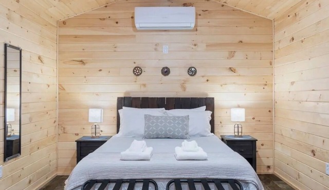 Seneca Hideaway/Sunken Vessel/Hot Tub