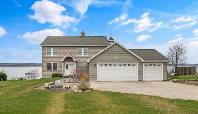 Seneca Lake-Beautiful Waterfront-Private Dock- 7BR/5BA near Sampson State Park