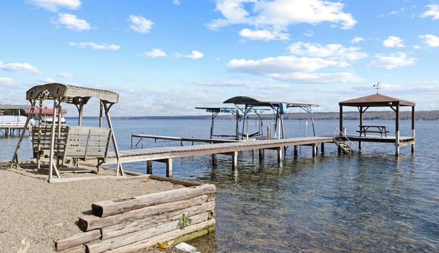 Seneca Lakefront | Hot Tub/Movie Theater/16 guest