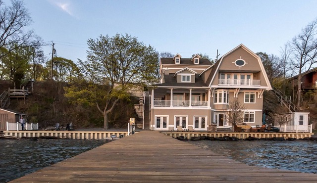 Seneca Lakeside Suite - Beautiful Sunset Views!