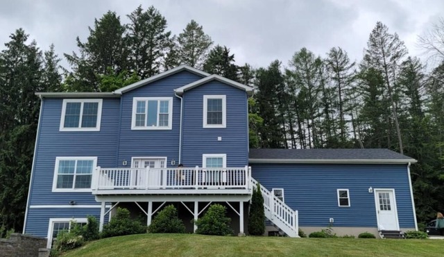 Seneca Summit: Lake view, private road