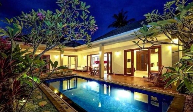Senggigi Art Market is 1.6 mi from the property.