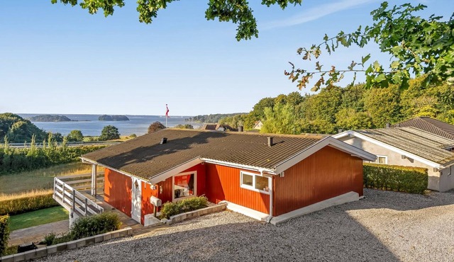 "Senni" - 800m from the sea by Interhome