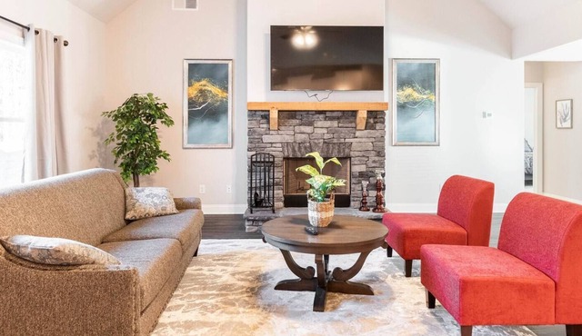 Senoia Secluded Retreat/Master Suite on Main Floor