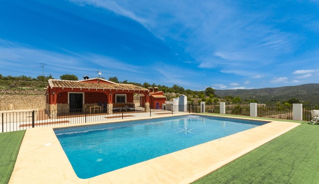 SENSACIONS - Villa with private pool in Llutxent. Free WiFi