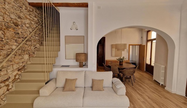 Sensational duplex very central.