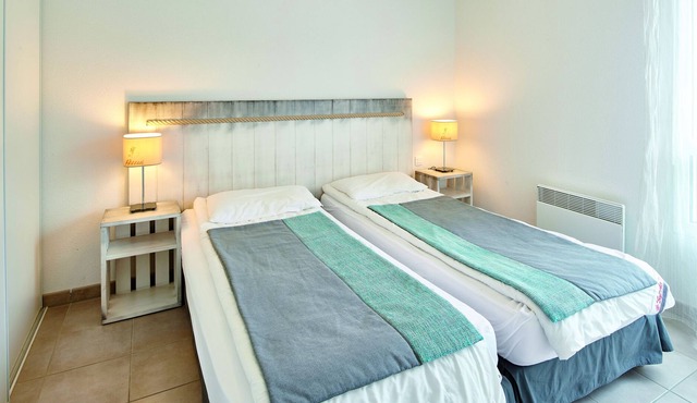 Sensational Lou Castel 1 bed Apartment with separate sleeping alcove sleeps 4