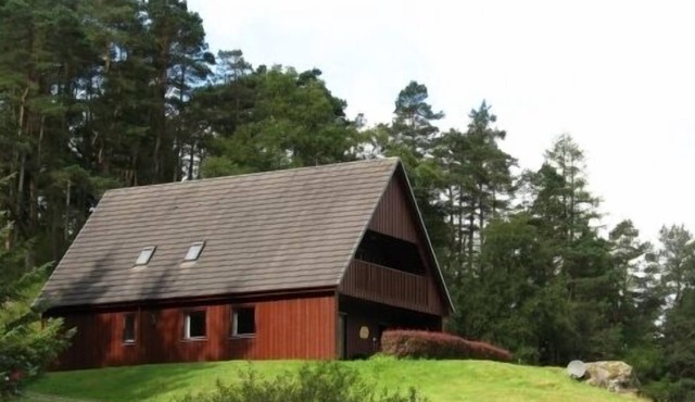 Sensational 5 star 3 bedroom Highland chalet with sauna, spa bath and wood burning stove