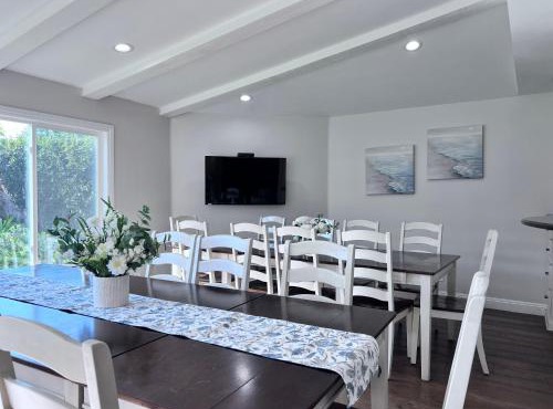 Sensational 6 Bedroom 4 Bathroom Pool Home (3 Master Bedrooms W/bathrooms)