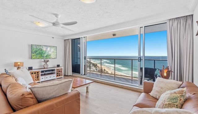 Sensational Beach & Ocean views. Free fast Wifi. Best Location