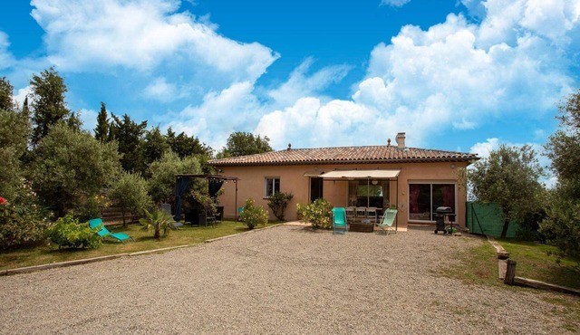 Sensational holiday home with pool