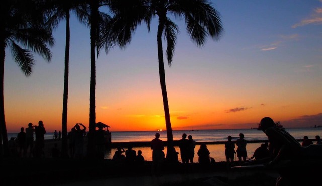 Sensational Seaside Condo, remodeled in 2023 parking available, 1 block to beach