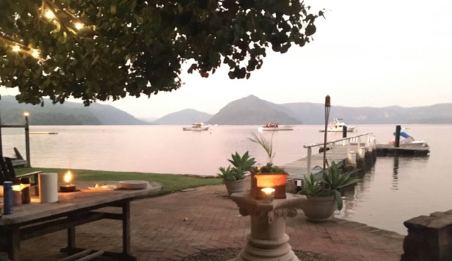 sensational views . SUNNY CORNER . open fire HAWKESBURY RIVER . arrive by boat