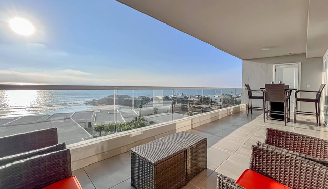 SensetViews-JollaExcellence-Indoorpool&BeachAccess